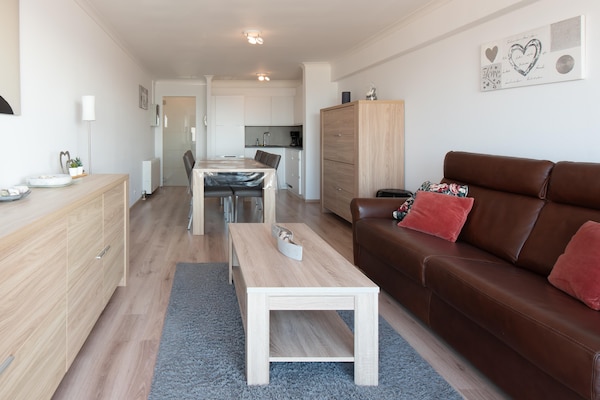 Foto van Appartement in Mariakerke met Zeezicht - Vakantiehuis in OSTEND - LivingRoom