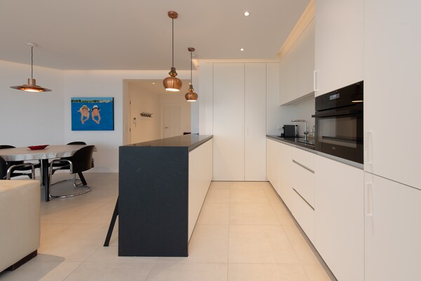 Foto van Appartement op Zeedijk met zeezicht - Vakantiehuis in MIDDELKERKE - Kitchen