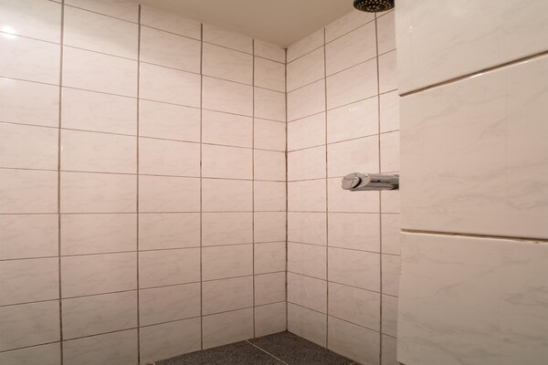 Foto van Comfortabele groepswoning met grote tuin - Vakantiehuis in Diksmuide - BathRoom