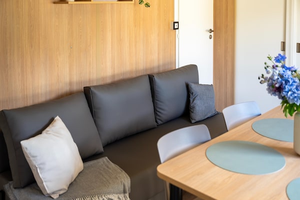 Foto van Comfortabele caravan in groene omgeving - Vakantiehuis in Lembeke (Kaprijke) - LivingRoom