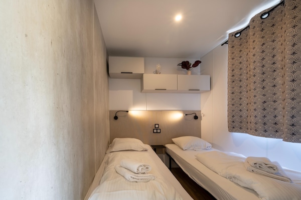 Foto van Comfortabele caravan in groene omgeving - Vakantiehuis in Lembeke (Kaprijke) - BedRoom