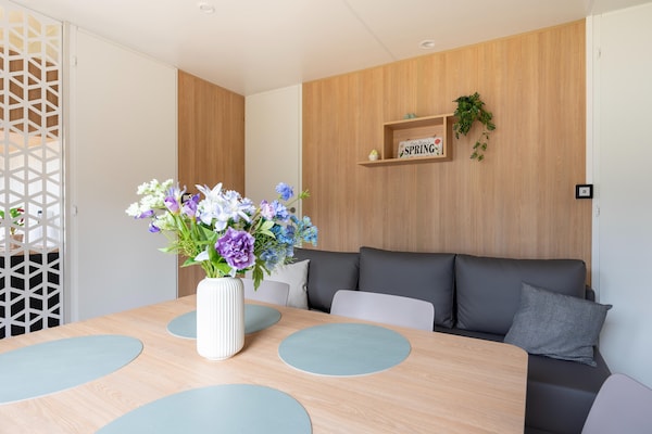 Foto van Comfortabele caravan in groene omgeving - Vakantiehuis in Lembeke (Kaprijke) - LivingRoom