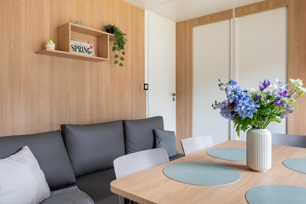 Foto van Comfortabele caravan in groene omgeving - Vakantiehuis in Lembeke (Kaprijke) - LivingRoom