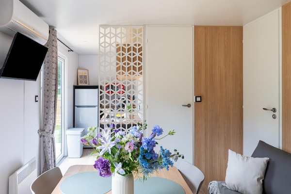 Foto van Comfortabele caravan in groene omgeving - Vakantiehuis in Lembeke (Kaprijke) - LivingRoom