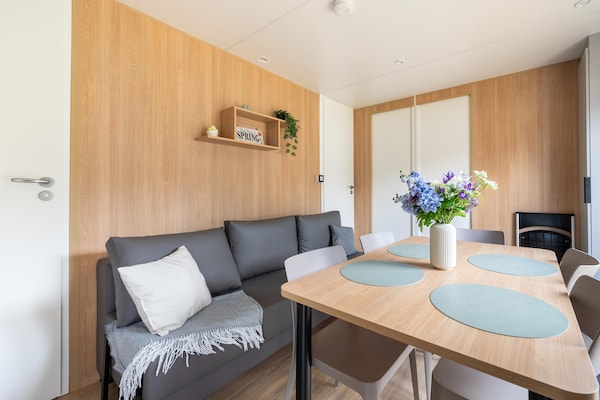 Foto van Comfortabele caravan in groene omgeving - Vakantiehuis in Lembeke (Kaprijke) - LivingRoom