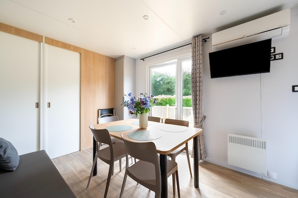 Foto van Comfortabele caravan in groene omgeving - Vakantiehuis in Lembeke (Kaprijke) - DiningRoom