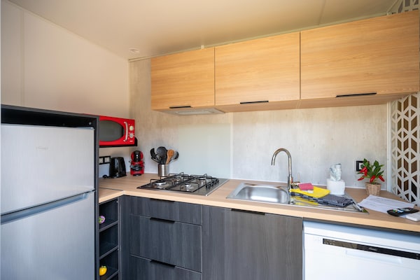 Foto van Comfortabele caravan in groene omgeving - Vakantiehuis in Lembeke (Kaprijke) - Kitchen