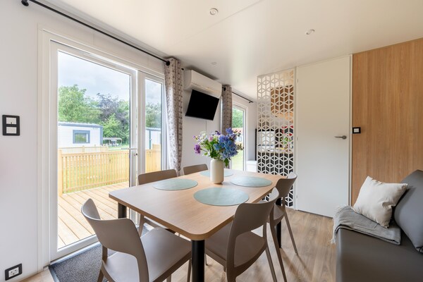Foto van Comfortabele caravan in groene omgeving - Vakantiehuis in Lembeke (Kaprijke) - DiningRoom