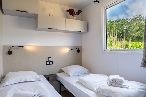 Foto van Comfortabele caravan in groene omgeving - Vakantiehuis in Lembeke (Kaprijke) - BedRoom