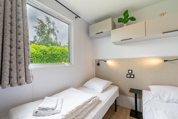 Foto van Comfortabele caravan in groene omgeving - Vakantiehuis in Lembeke (Kaprijke) - BedRoom