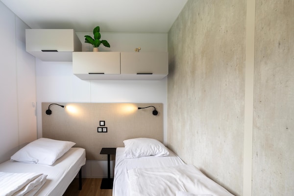 Foto van Comfortabele caravan in groene omgeving - Vakantiehuis in Lembeke (Kaprijke) - BedRoom