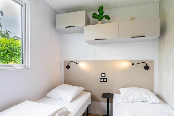 Foto van Comfortabele caravan in groene omgeving - Vakantiehuis in Lembeke (Kaprijke) - BedRoom