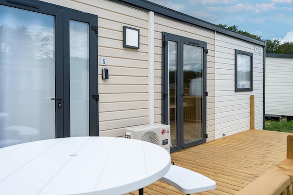 Foto van Comfortabele caravan in groene omgeving - Vakantiehuis in Lembeke (Kaprijke) - TerraceBalcony