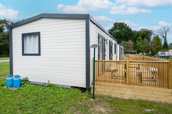 Foto van Comfortabele caravan in groene omgeving - Vakantiehuis in Lembeke (Kaprijke) - ExteriorSummer