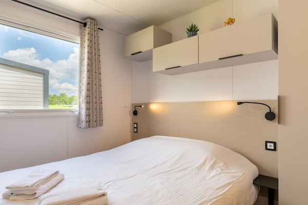 Foto van Comfortabele caravan in groene omgeving - Vakantiehuis in Lembeke (Kaprijke) - BedRoom