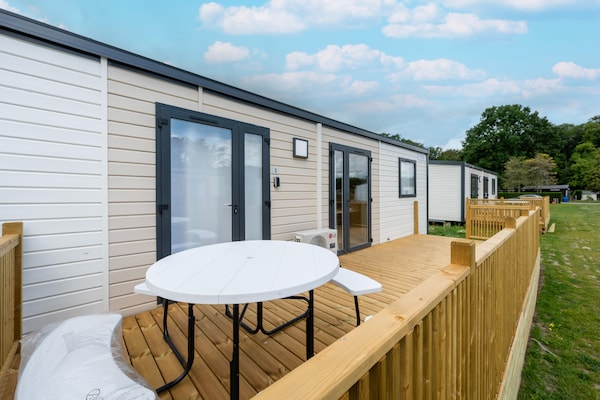 Foto van Comfortabele caravan in groene omgeving - Vakantiehuis in Lembeke (Kaprijke) - TerraceBalcony