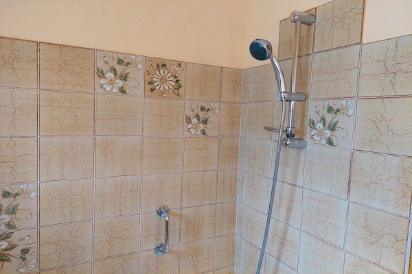 Foto van Vakantiehuis bij Roscoff Strand en Paardenrennen - Vakantiehuis in Plouescat - BathRoom