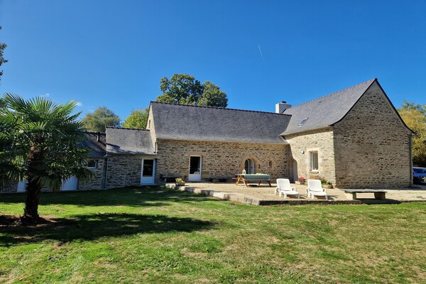 Foto van Natuurstenen huis bij Baai van Morlaix - Vakantiehuis in Plouégat-Guérand - ViewSummer