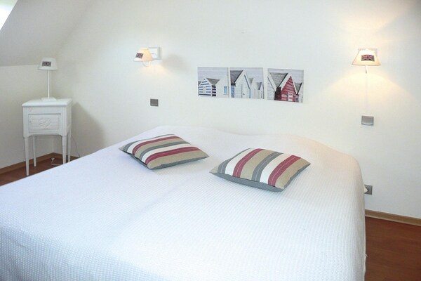 Foto van Natuurstenen huis bij Baai van Morlaix - Vakantiehuis in Plouégat-Guérand - BedRoom