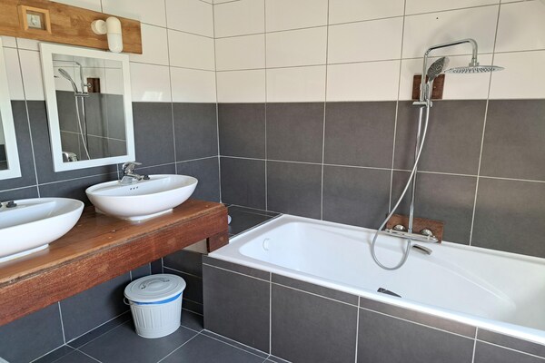 Foto van Vakantiehuis in Frankrijk bij zandstranden - Vakantiehuis in Guissény - BathRoom