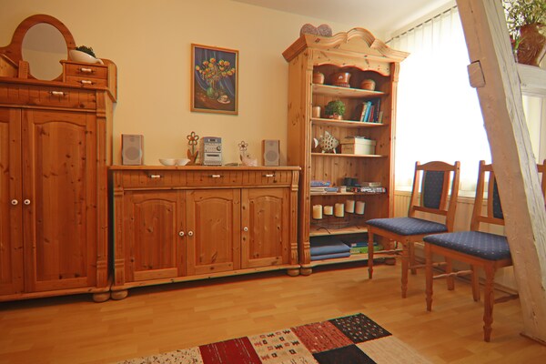 Foto van Romantische Ferienwohnung in Boldenshagen - Vakantiehuis in Kröpelin OT Boldenshagen - LivingRoom