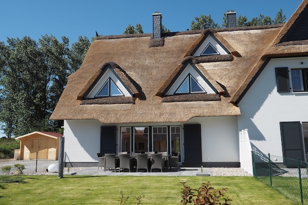 Foto van Sprookjesachtig vakantiehuis in Rerik met terras - Vakantiehuis in Rerik - ExteriorSummer