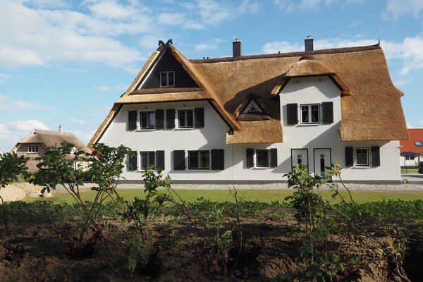 Foto van Sprookjesachtig vakantiehuis in Rerik met terras - Vakantiehuis in Rerik - ExteriorSummer