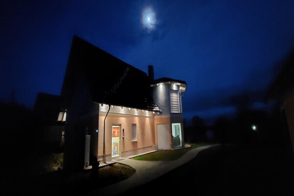 Foto van Vakantieappartement met uitzicht op het meer aan de Groß Labenzer See - ExteriorSummer