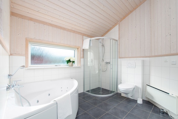 Foto van Deluxe Coastal Lodge met sauna - Vakantiehuis in Großenbrode - BathRoom