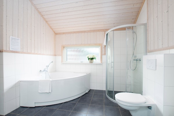 Foto van Deluxe Coastal Lodge met sauna - Vakantiehuis in Großenbrode - BathRoom