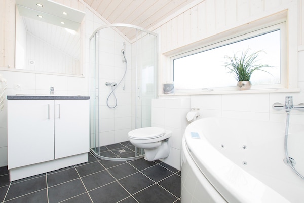 Foto van Familielodge voor 10 personen met sauna - Vakantiehuis in Großenbrode - BathRoom