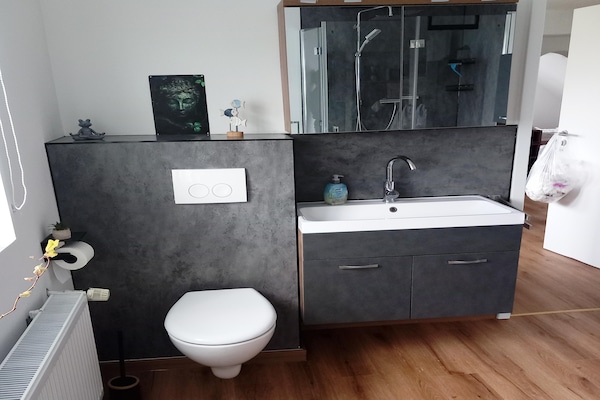 Foto van Stijlvol appartement in Stormbruch met tuin - Vakantiehuis in Diemelsee-Stormbruch - BathRoom