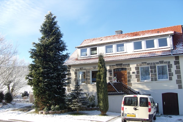 Foto van Stijlvol appartement in Stormbruch met tuin - Vakantiehuis in Diemelsee-Stormbruch - ExteriorWinter