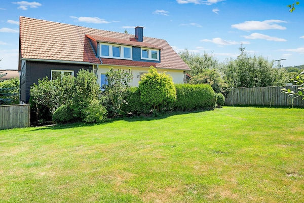 Foto van Stijlvol appartement in Stormbruch met tuin - Vakantiehuis in Diemelsee-Stormbruch - ExteriorSummer