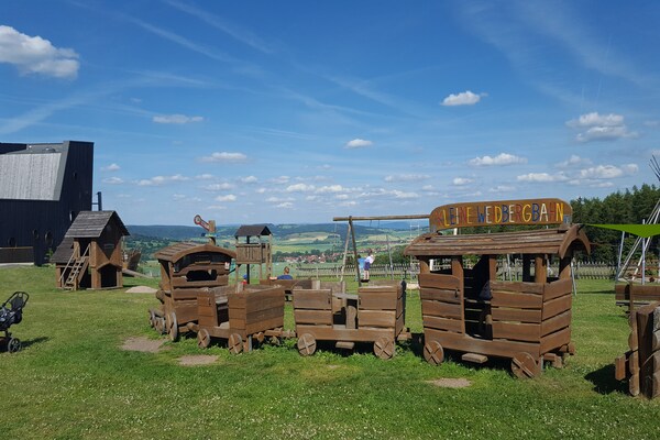 Foto van Charmant vakantiehuis met natuurlijke tuin - Vakantiehuis in Kaltennordheim-Unterweid - AreaSummer1KM