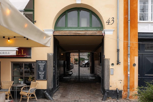Foto van Deens huis in iconische binnenplaats van Nyhavn - Vakantiehuis in København - HallReception
