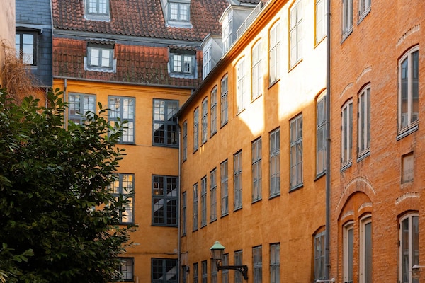 Foto van Deens huis in iconische binnenplaats van Nyhavn - Vakantiehuis in København - ExteriorSummer