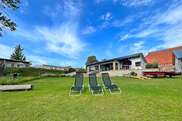 Foto van Vakantieappartement met eigen toegang tot het meer en een aanlegsteiger. - ExteriorSummer