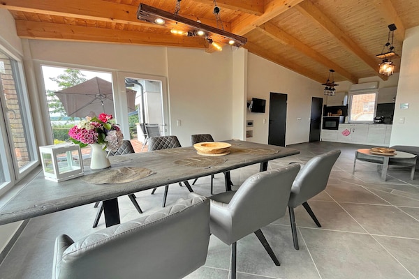 Foto van Vakantieappartement met eigen toegang tot het meer en een aanlegsteiger. - DiningRoom