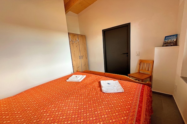 Foto van Vakantieappartement met eigen toegang tot het meer en een aanlegsteiger. - BedRoom
