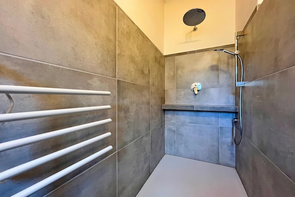 Foto van Vakantieappartement met eigen toegang tot het meer en een aanlegsteiger. - BathRoom