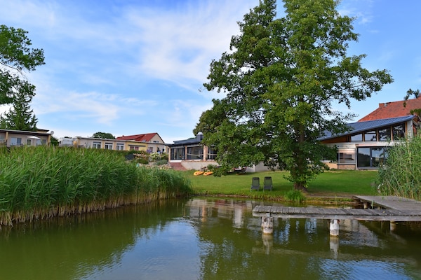 Foto van Vakantieappartement met eigen toegang tot het meer en een aanlegsteiger. - GardenSummer