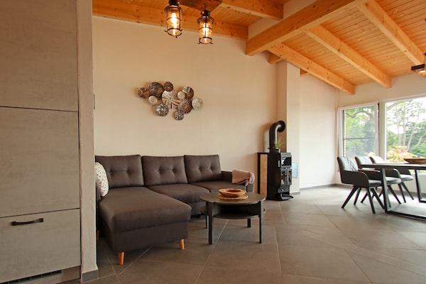Foto van Vakantieappartement met eigen toegang tot het meer en een aanlegsteiger. - LivingRoom