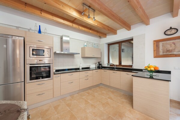 Foto van Chalet in Caimari met Uitzicht op Bergen - Vakantiehuis in Caimari, Illes Balears - Kitchen