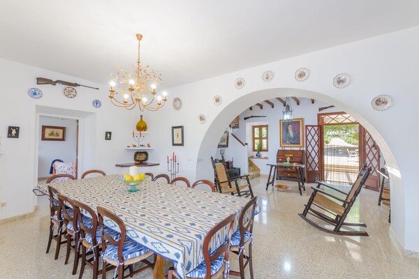 Foto van Villa in Sencelles met Zwembad en Uitzicht - Vakantiehuis in Sencelles, Illes Balears - DiningRoom