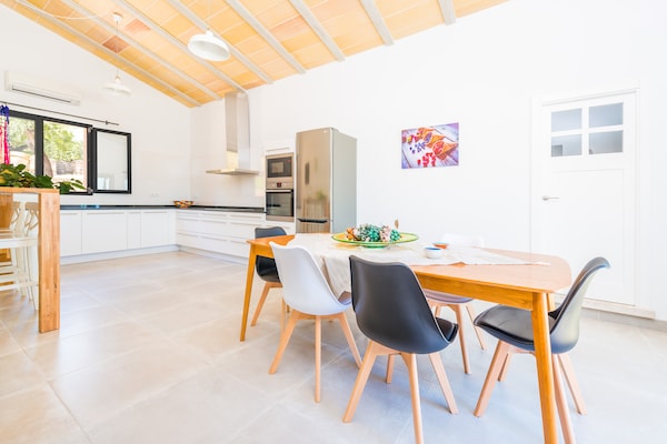 Foto van Huis bij Son Serra met zoutwaterzwembad - Vakantiehuis in Santa Margalida, Illes Balears - DiningRoom