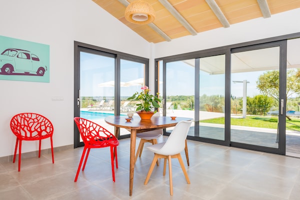 Foto van Huis bij Son Serra met zoutwaterzwembad - Vakantiehuis in Santa Margalida, Illes Balears - DiningRoom