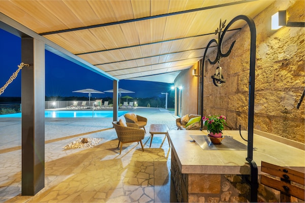 Foto van Huis bij Son Serra met zoutwaterzwembad - Vakantiehuis in Santa Margalida, Illes Balears - TerraceBalcony