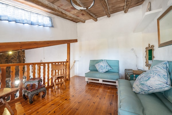 Foto van Villa in Santa Maria met zoutwaterzwembad - Vakantiehuis in Santa María Del Cami, Illes Balears - LivingRoom