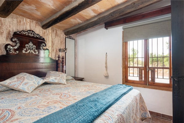 Foto van Villa in Santa Maria met zoutwaterzwembad - Vakantiehuis in Santa María Del Cami, Illes Balears - BedRoom